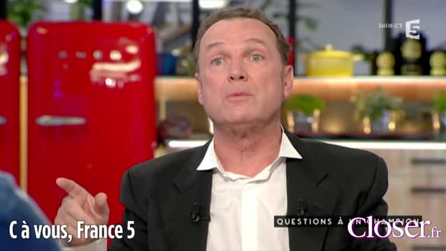 C à vous - La question de François Hollande à Julien Lepers