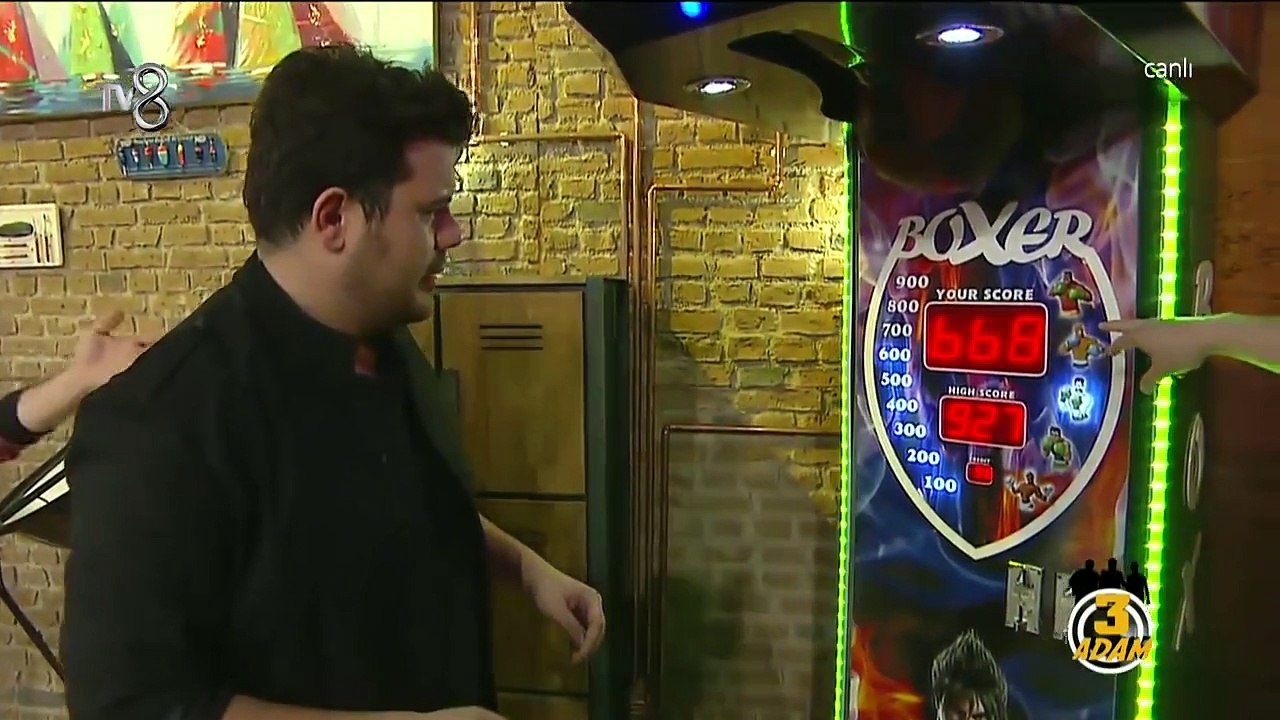 3 Adam - Kerem Bürsin Boks Makinesine Karşı (2.Sezon 7.Bölüm)