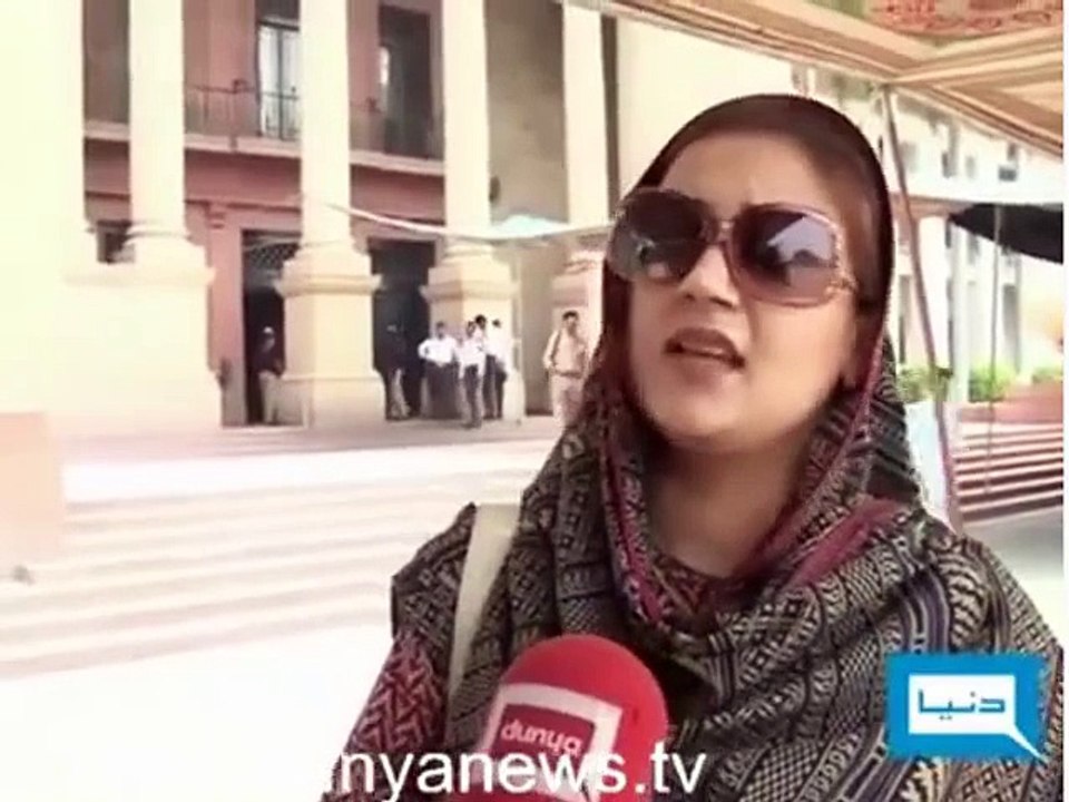 Watch How Uzma Bukhari (PMLN Leader) Bashing Sharif Brothers (Yaad-e-Maazi)