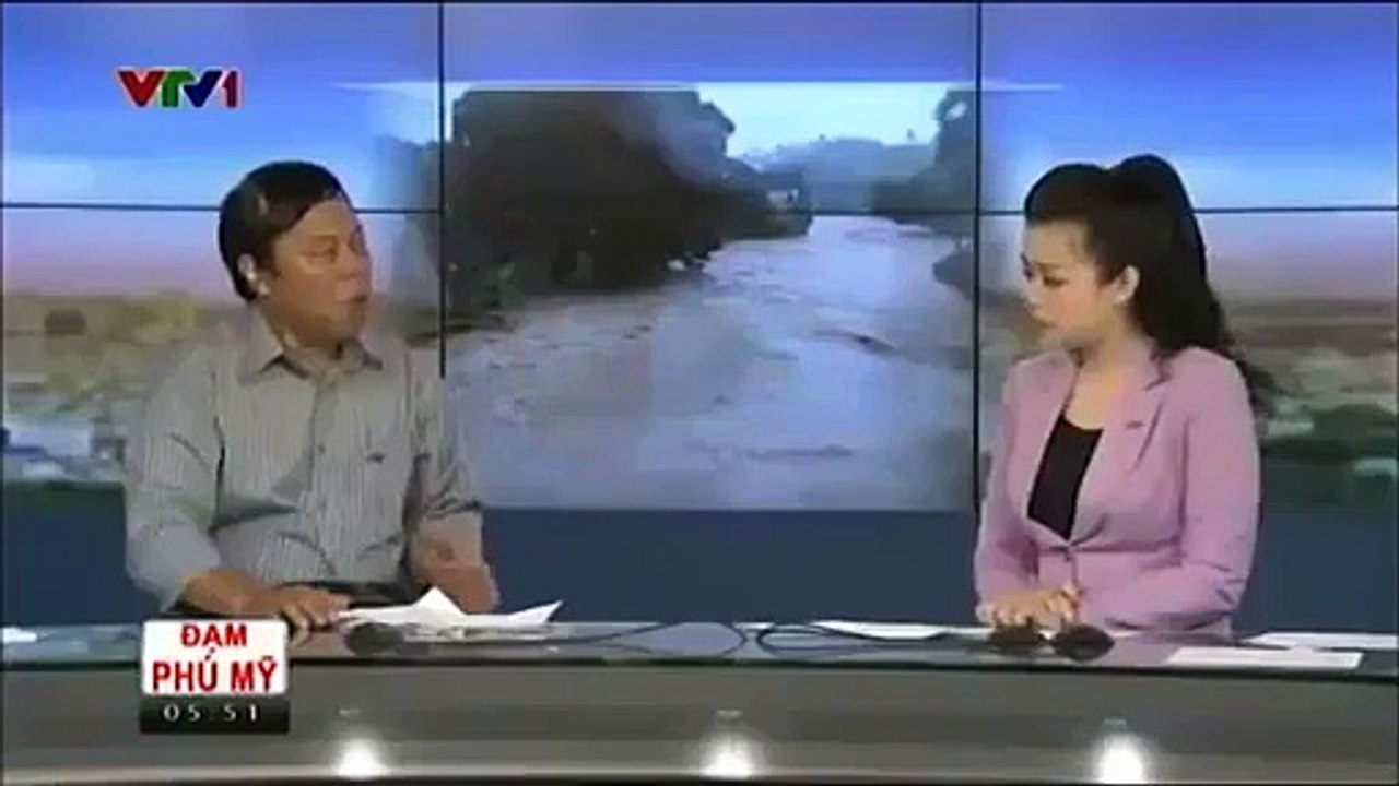 Canlı yayında telefonla oynarken yakalanan spiker - Funny videos - Komik videolar