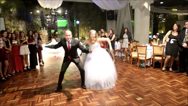 Sofía 15 años, vals con baile sorpresa con su papá.