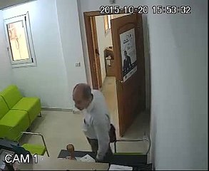 مونبليزير رجل يسرق حاسوب محمول من إحدى شاركات التأمين