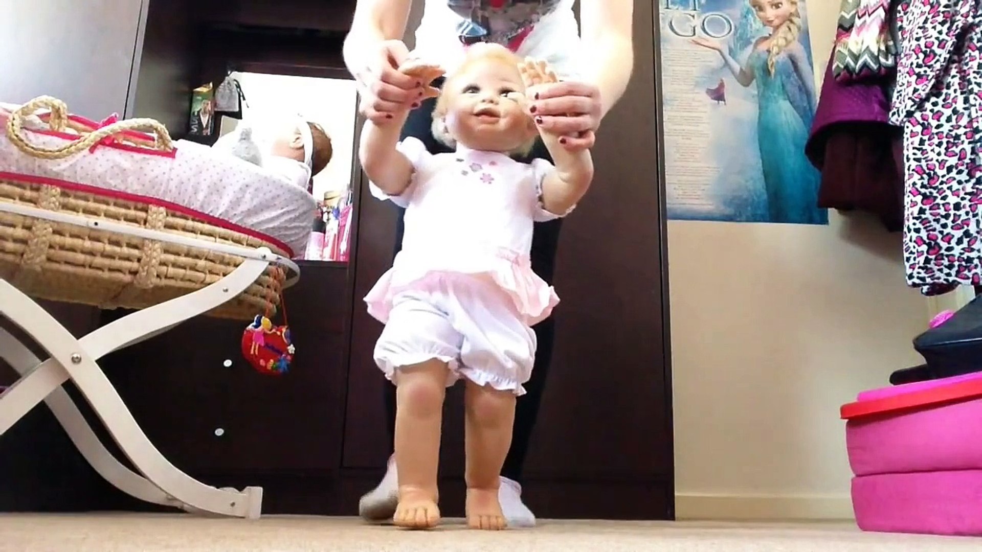 ashton drake isabella's first steps
