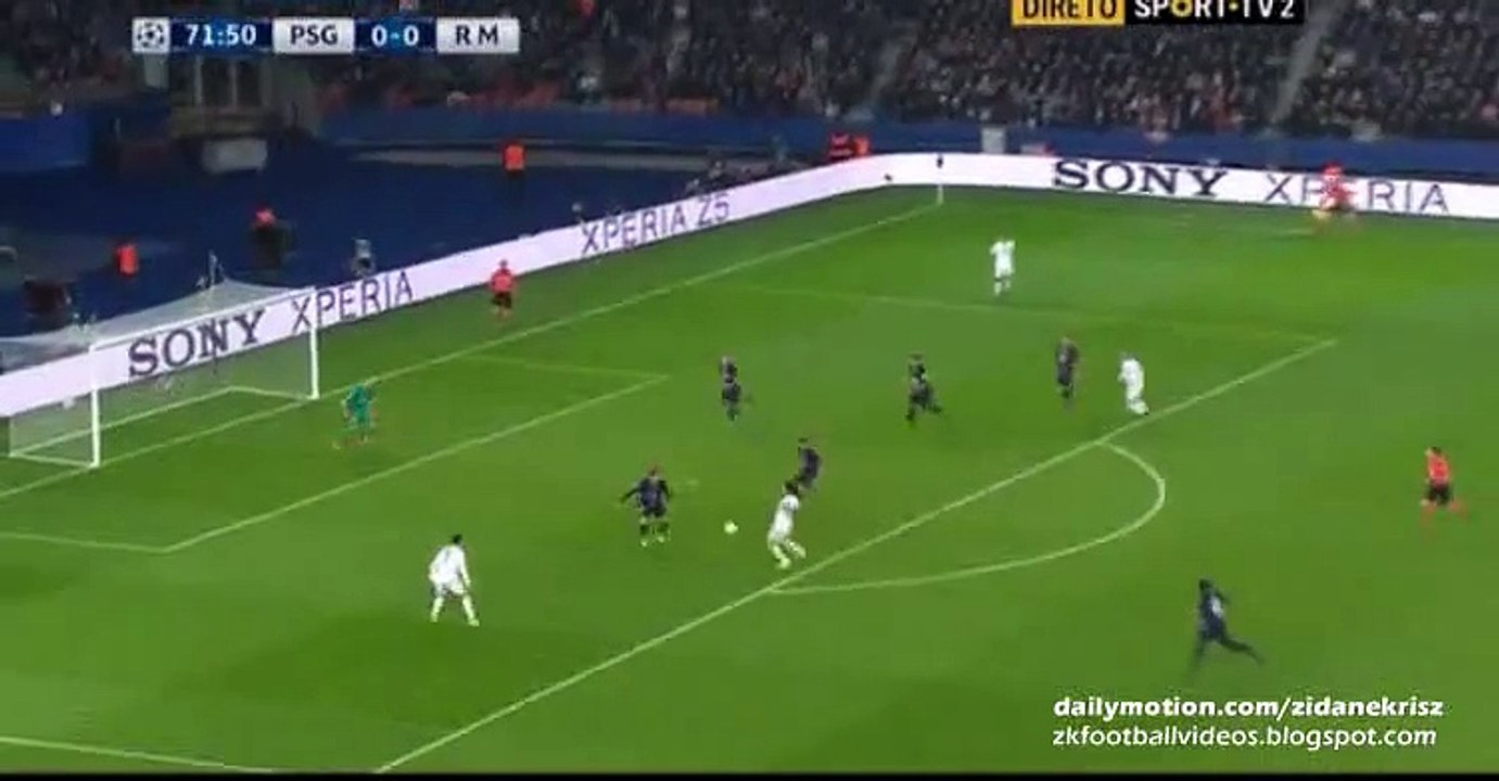 Cristiano Ronaldo INCREDIBLE Miss - Paris Saint-Germain v. Real Madrid 21.10.2015 HD