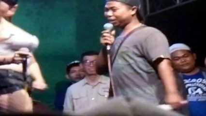 Uut selly goyang dangdut hot itunya keluar kemana-mana