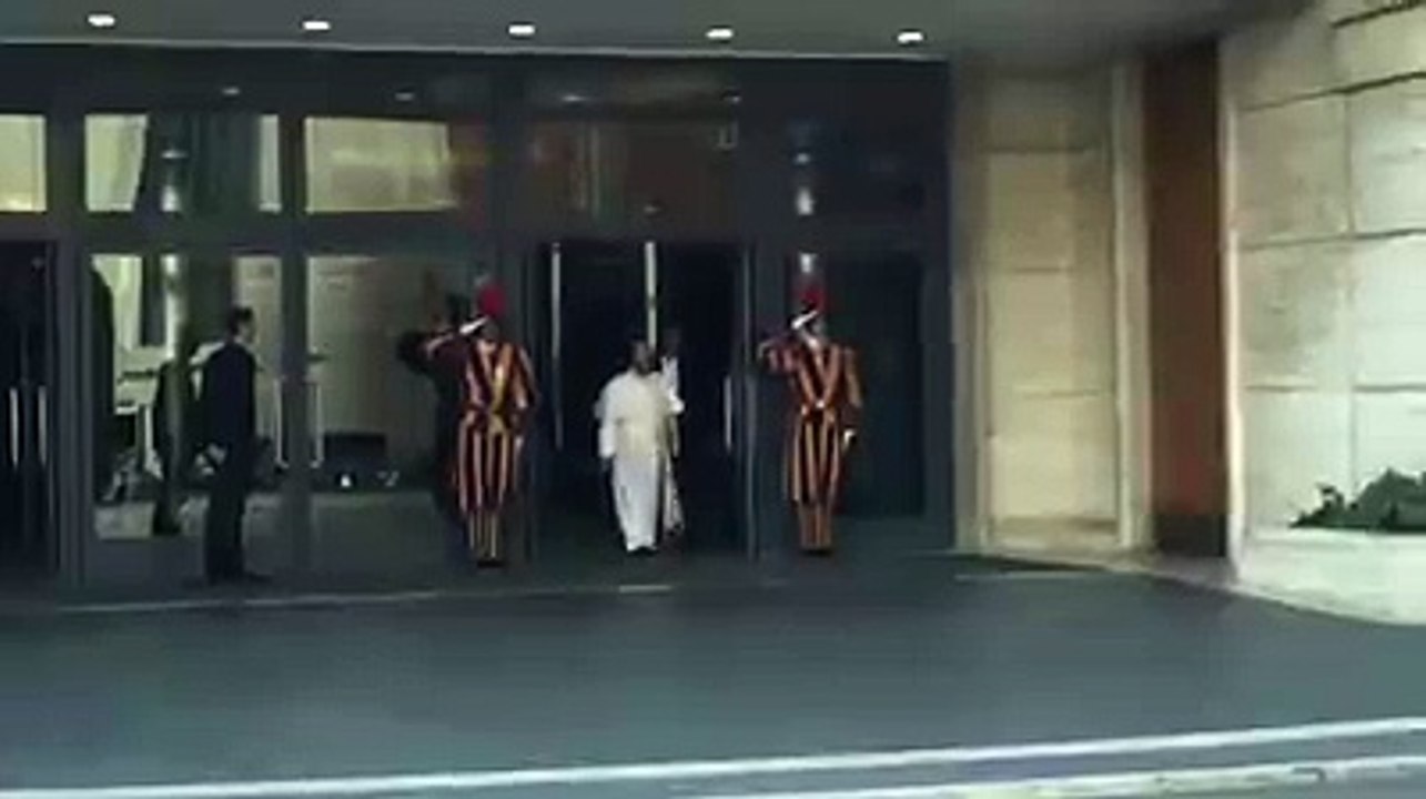 Сеть взорвало видео из Ватикана. Поведение Папы Римского Франциска