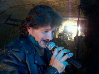 Thierry chante à propos de mon Père Johnny Hallyday