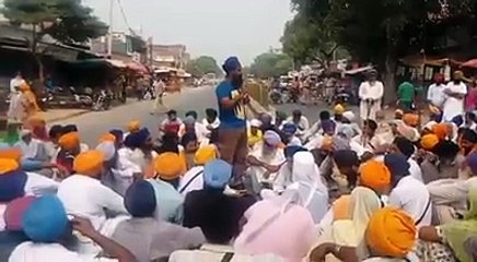 Video herunterladen: protest against beadvi of guru granth sahib ji