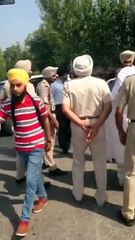 Video herunterladen: Singhs Make Bibi Jagir Kaur Turn around