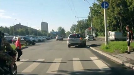 This Is Why You Should Wait For Oncoming Traffic To Stop Before Crossing