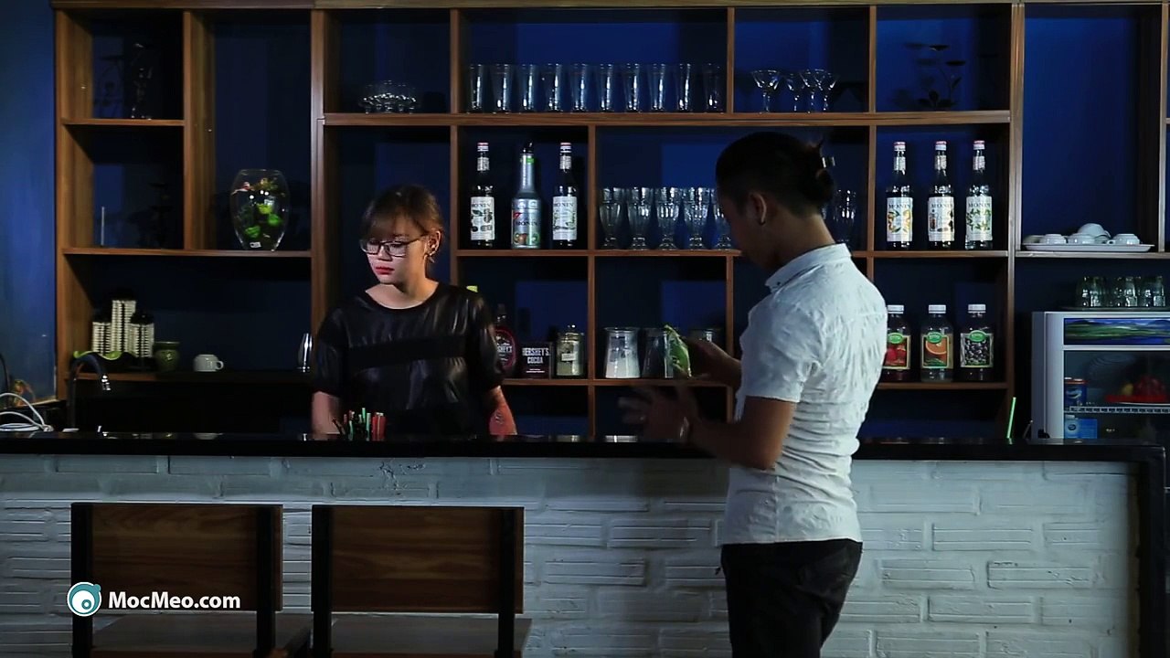 Hot Girl Mút Kem - Clip Hài 18+