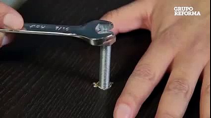 Как выкрутить болт без гаечного ключа. Полезный совет