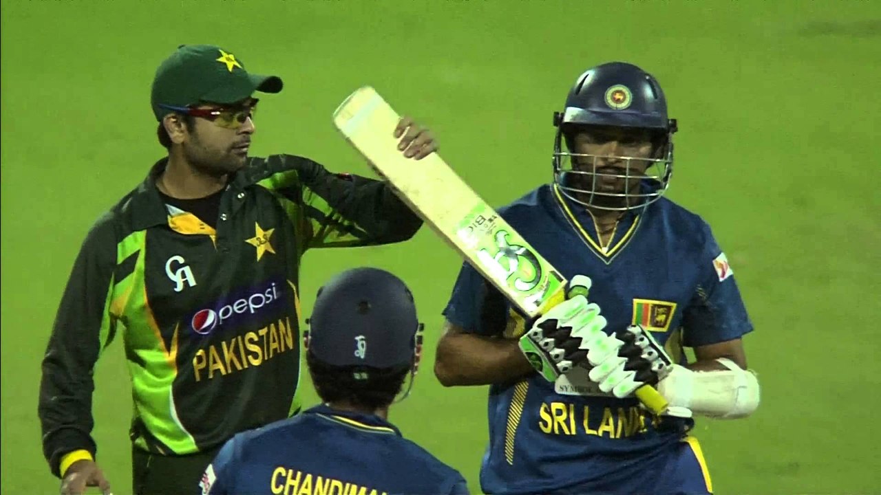 Ahmed Shehzad vs  Tillakaratne Dilshan - Epic Fight