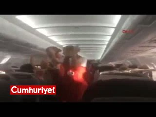 Hosteslerden uçakta Beşiktaş tezahüratları