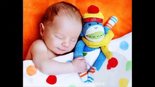 Newborn baby smile - newborn baby smile when sleeping