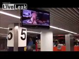 Un film X diffusé sur les écrans de l'aéroport de Lisbonne !