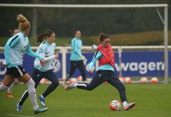 Equipe de France Féminine : l'entraînement des Bleues en 2mn
