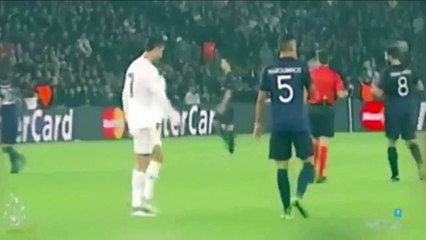 Cristiano Ronaldo - así fue su abrazo con un fan que invadió el PSG-Real Madrid
