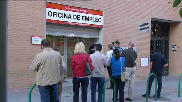 Baja el desempleo en España en 298.200 personas hasta 4.850.800 parados