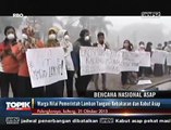 Warga Kumpulkan Koin untuk Sewa Pesawat Pemadam Kebakaran