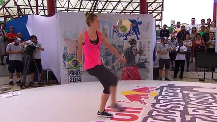 Bu Kız Tam Futbol Cambazı