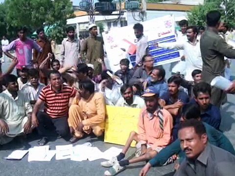 Deaf Protesting for there rights at Bahawalpur