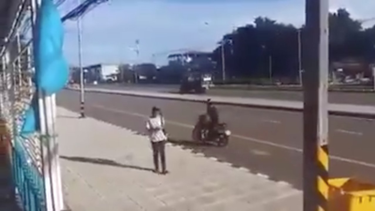Un voleur... se fait voler ! Rattrapé par le karma...