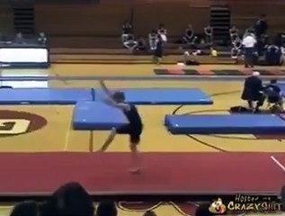 Un jeune gymnaste se fait une double fracture du bras après un saut raté