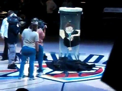 Magician almost drowned during magic trick - crazy accident