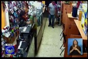 Cámara capta gritos de socorro de comerciante en medio de robo