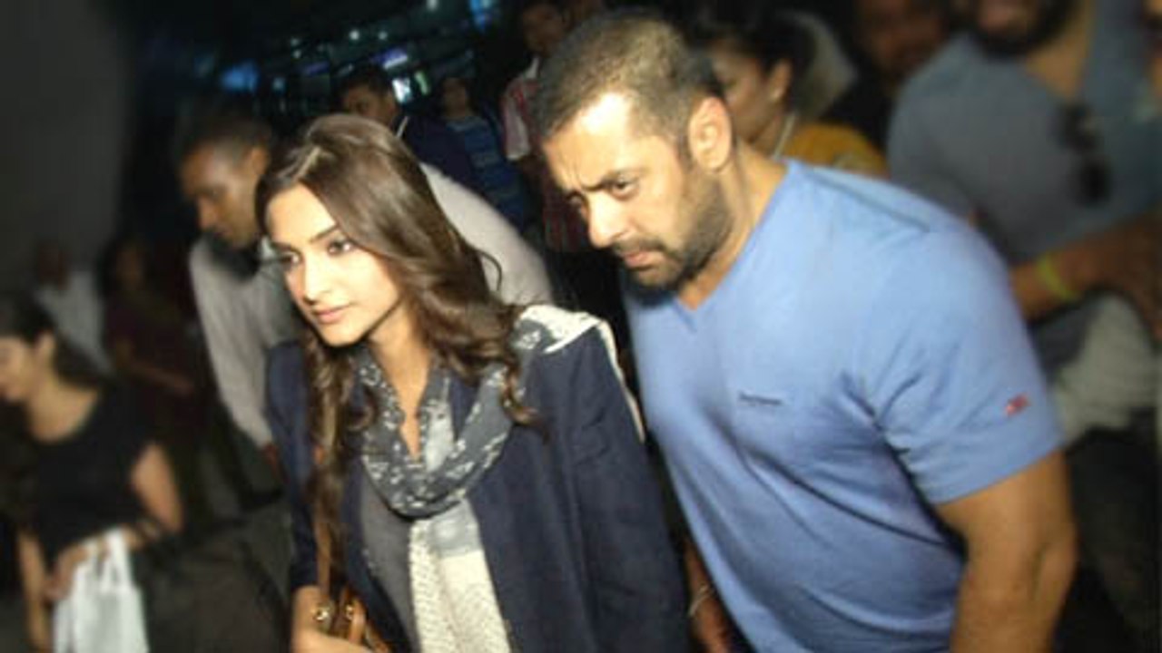 Watch: Salman Khan & Sonam Kapoor At The Airport | PRDP Promotion