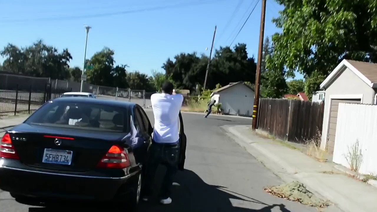 Hood Pranks Gone Wrong Oakland Guy Starts Shooting (Original)