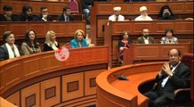 Veliaj i jep “Çelësin e Tiranës” Withers: Më lejon të kthehem në Shqipëri