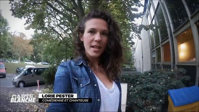 Lorie : Hey les gars vous voulez pas coucher avec moi ?