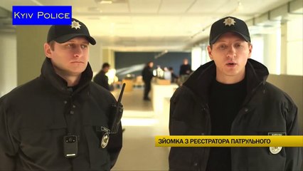 Скажений мент закований в кайданки і Патрульна поліція Киева