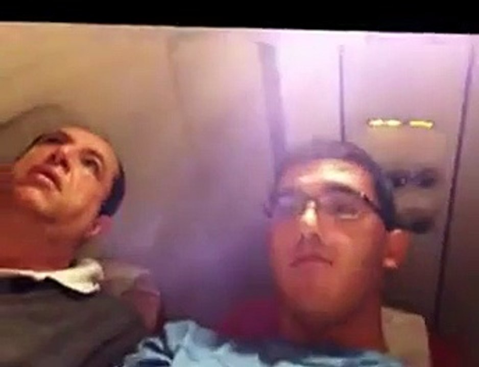 Homem soa frio ao viajar de Avião pela primeira vez