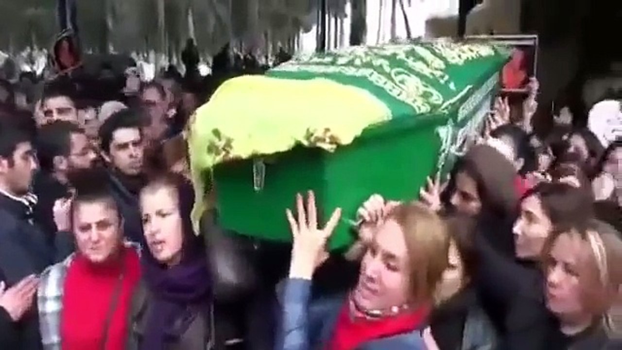 Özgecan Aslanın Babasının feryadı .(Üstüne Toprak Atmayın Meleğimin)