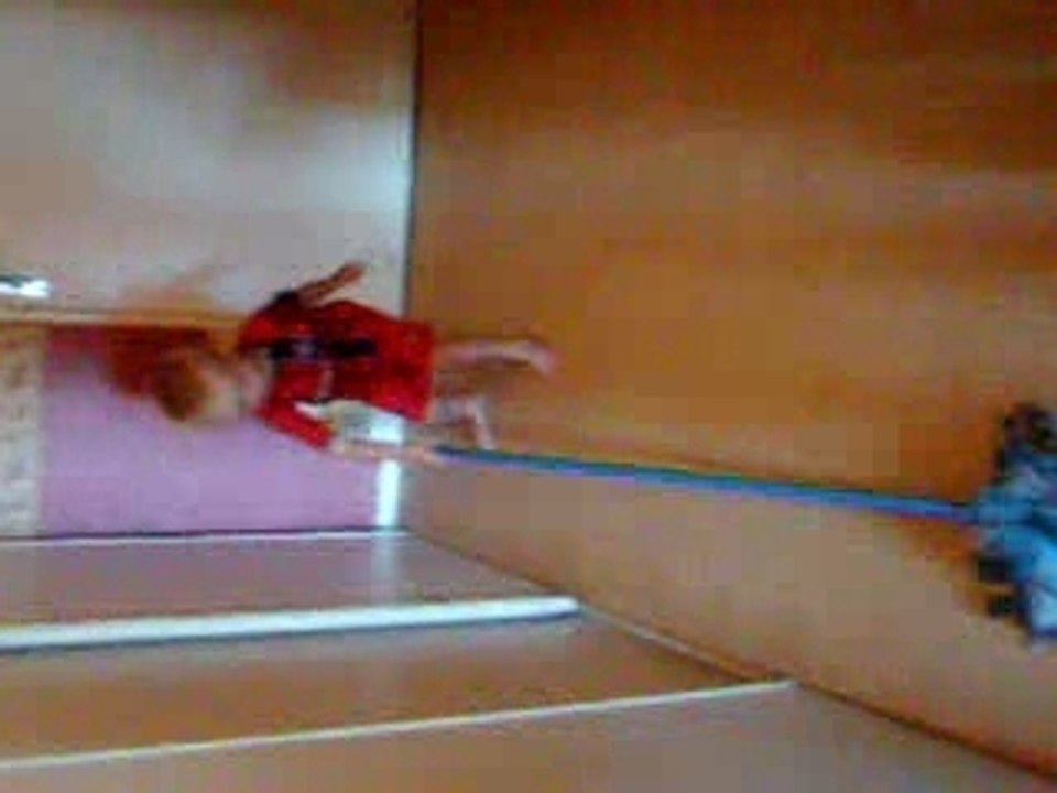 enzo fait  le menage