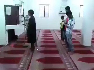 What What This Imaam Did While Leading the Prayer ??