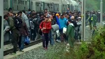 Migrants pour into Hungary as deadline looms