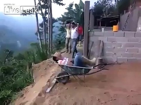 Ekmeleddin İhsanoğlu konuşması sırasında Tayyip Erdoğanın seçim otobüsü geçti