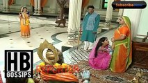 Diya Aur Baati Hum Sandhya Breaks Down Into Bhabo's Feet - 23rd October 2015