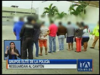 Policías resguardan el Triunfo