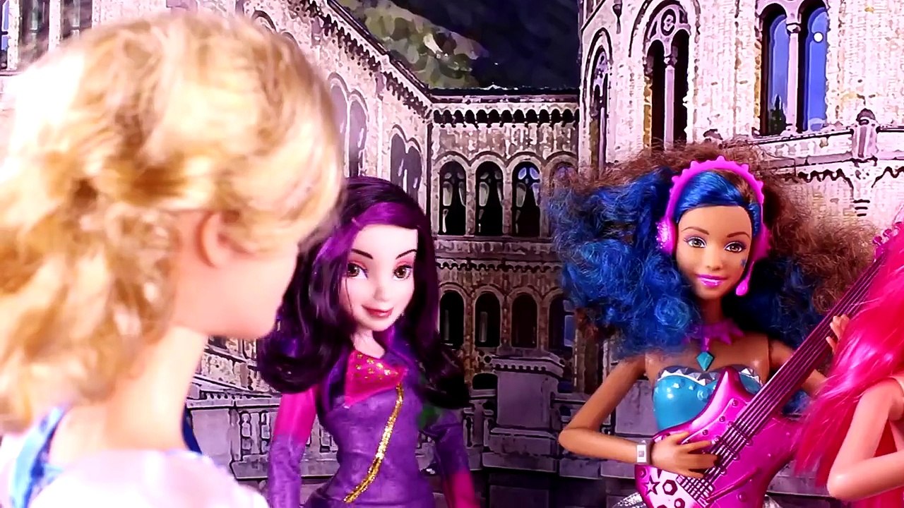 Descendants Mal & Evie Are Kidnapped! With Descendants Ben, Jay, Frozen Elsa & Anna Part 1