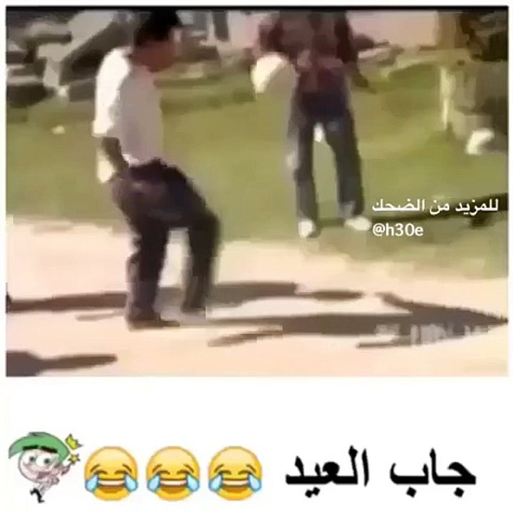 ركلة كورة طيحت عامل