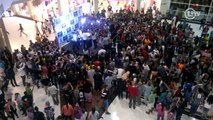 Bando de loucos! Torcida do Timão faz a festa em shopping com a presença de Jadson