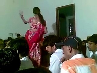 Desi girl dance on luar re umai - 2015