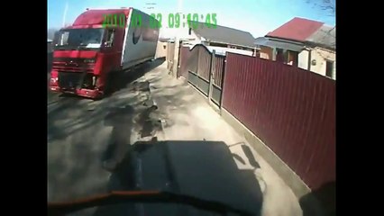 Plusieurs Compilations daccidents de voitures sur 45 Minutes regroupés en 1 seul vidéo.