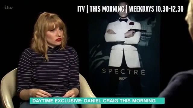 Daniel Craig met un gros vent à cette journaliste qui lui demande de faire la moue de James Bond