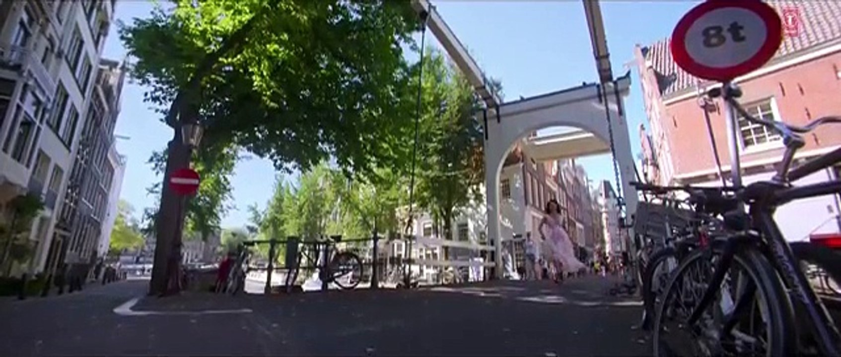 Queen- Kinare Full Video Song - Amit Trivedi - Kangana Ranaut - Raj Kumar Rao